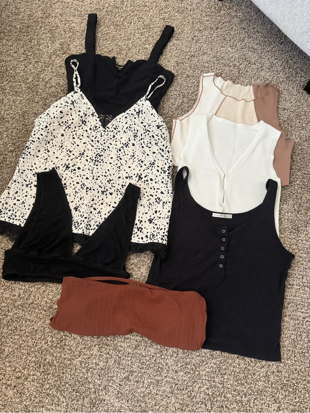 Women’s Medium Clothing Bundle – 7 Pieces